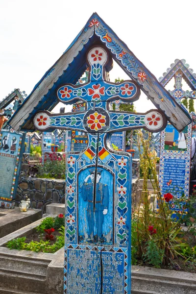 Sapanta, Roemenië - 04 juli, 2015-de vrolijke begraafplaats van Sapanta, Maramures, Roemenië. Deze begraafplaats is uniek in Roemenië en in de wereld. — Stockfoto