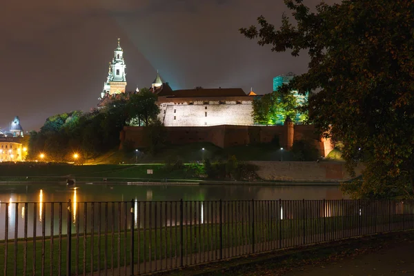 Vista notturna del castello di Royal Wawel, Polonia — Foto Stock