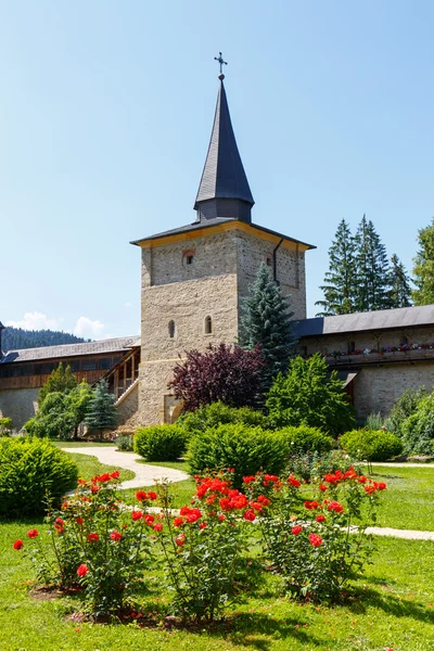 Das Sucevita-Kloster ist ein rumänisch-orthodoxes Kloster in der Gemeinde Sucevitai, Kreis Suceava, Moldawien, Rumänien — Stockfoto