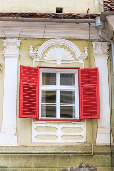 Παράθυρα και τα παντζούρια, κλείστε — Φωτογραφία Αρχείου