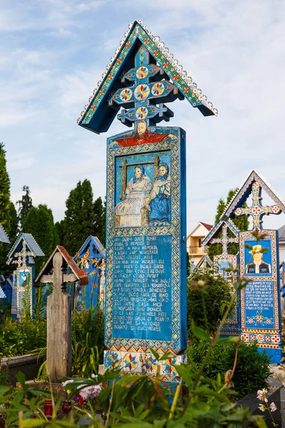 Sapanta, Rumänien - 04 juli, 2015-den glada kyrkogården av Sapanta, Maramures, Rumänien. Dessa kyrkogården är unik i Rumänien och i världen. — Stockfoto