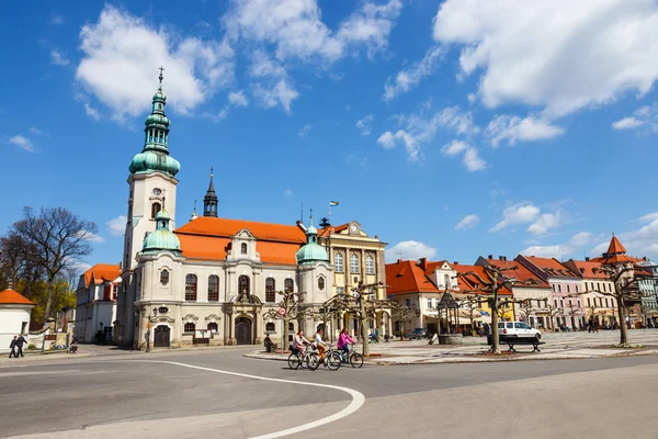 PSZCZYNA, POLONIA - 21 APRILE 2015: Centro storico di Pszczyna nella regione della Slesia, Polonia — Foto Stock