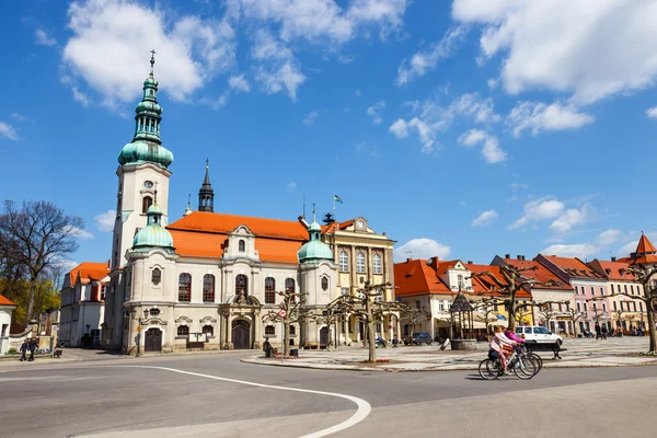 Pszczyna, Polen - 21 April 2015: Historisch centrum van Pszczyna in Silezië regio, Polen — Stockfoto