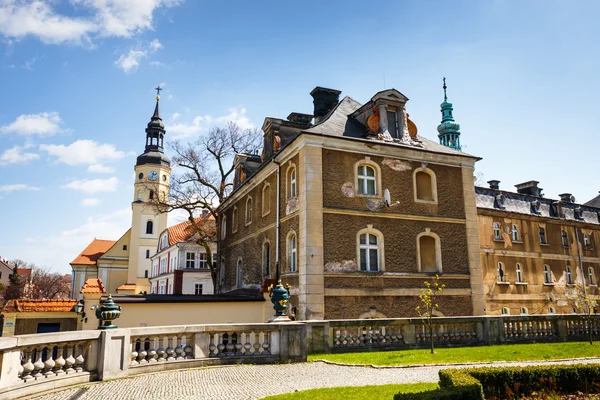 PSZCZYNA, POLONIA - 21 DE ABRIL DE 2015: Centro histórico de Pszczyna en la región de Silesia, Polonia — Foto de Stock