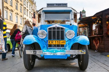 Krakow, Polonya - 15 Mayıs 2015: Klasik eski arabalar rallide vintage otomobil Krakow, Polonya