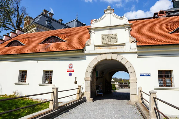 Pszczyna, Polen - 21 April 2015: Historisch centrum van Pszczyna in Silezië regio, Polen — Stockfoto