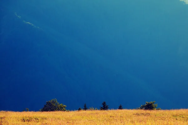 Tramonto in montagna, paesaggio — Foto Stock