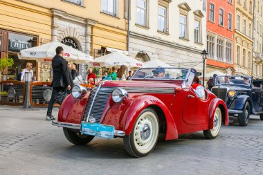 Krakow, Polonya - 15 Mayıs 2015: Klasik eski arabalar rallide vintage otomobil Krakow, Polonya