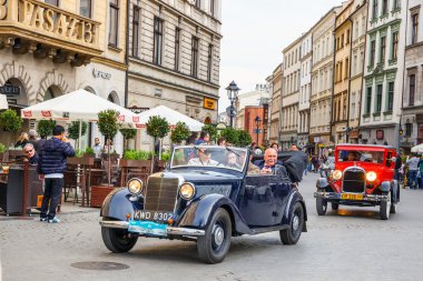 Krakow, Polonya - 15 Mayıs 2015: Klasik Mercedes rallide vintage otomobil Krakow, Polonya