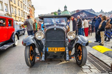 Krakow, Polonya - 15 Mayıs 2015: Klasik eski arabalar rallide vintage otomobil Krakow, Polonya