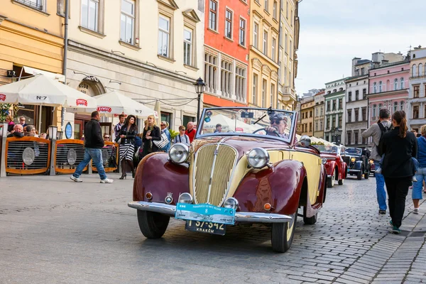 KRAKOW, POLAND - MAY 15, 2015: Classic old cars on the rally of vintage cars in Krakow, Poland — Stock Photo, Image