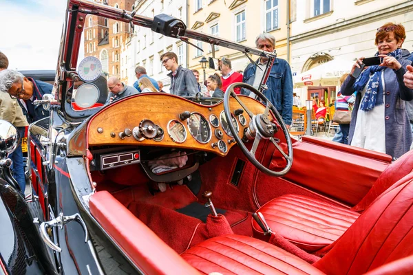 Krakow, Polonya - 15 Mayıs 2015: Zafer rallide vintage otomobil Krakow, Polonya — Stok fotoğraf