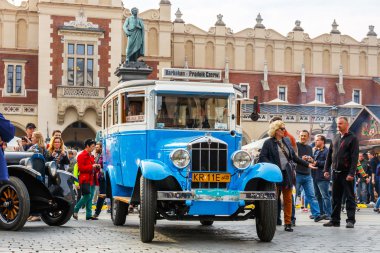 Krakow, Polonya - 15 Mayıs 2015: Klasik eski arabalar rallide vintage otomobil Krakow, Polonya