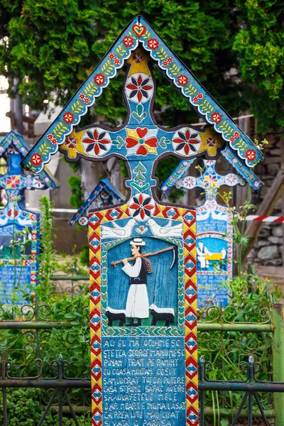 Sapanta, Roemenië - 04 juli, 2015-de vrolijke begraafplaats van Sapanta, Maramures, Roemenië. Deze begraafplaats is uniek in Roemenië en in de wereld. — Stockfoto