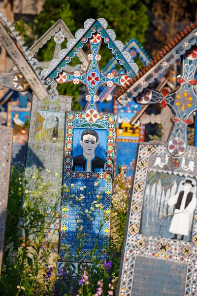 SAPANTA,ROMANIA - 04 JULY, 2015- The merry cemetery of Sapanta, Maramures, Romania. Those cemetery is unique in Romania and in the world. — Stock Photo, Image