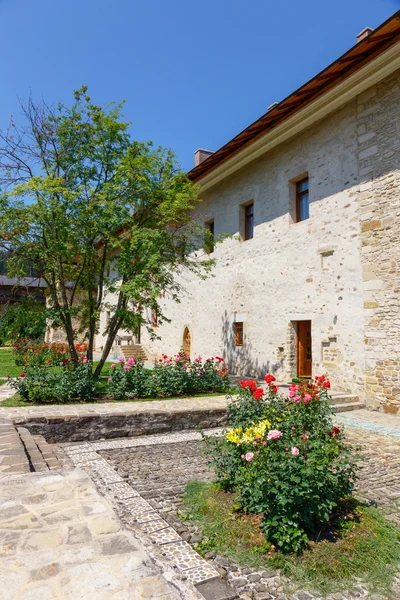 スチェヴィツァ修道院は Sucevitai、スチャヴァ県、モルダヴィア、ルーマニアのコミューンであるルーマニア正教会の修道院 — ストック写真
