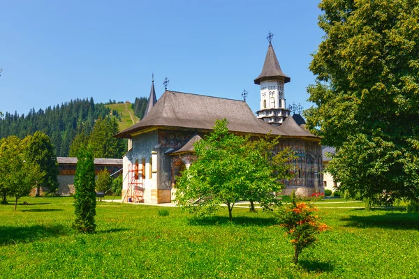 Klášteru Suceviţa je rumunský Pravoslavný klášter, v obci Sucevitai, okres Suceava, Moldavsko, Rumunsko — Stock fotografie