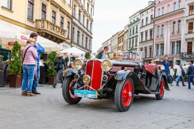 Krakow, Polonya - 15 Mayıs 2015: Zafer rallide vintage otomobil Krakow, Polonya