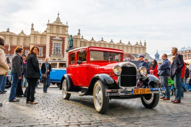 Krakow, Polonya - 15 Mayıs 2015: Klasik Ford rallide vintage otomobil Krakow, Polonya
