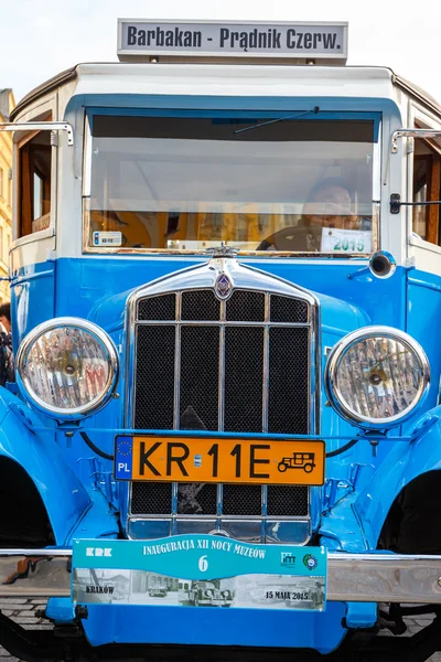 Kraków, Polska - 15 maja 2015: Classic stare samochody na rajd samochodów zabytkowych w Kraków, Polska — Zdjęcie stockowe