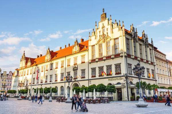 Wroclaw, Poland, 24.06.2015: Unidentified tourists visiting old — Φωτογραφία Αρχείου