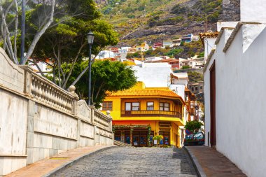 Garachico, Tenerife Adası, İspanya, 08 Haziran 2015: sokak Garachico şehir adada Tenerife, Kanarya, İspanya
