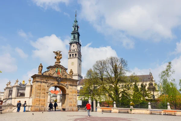 Czestochowa, Polonia, 29 aprilie 2015: Sanctuarul Jasna Gora din Czestochowa, Polonia. Foarte important și cel mai popular loc de pelerinaj din Polonia — Fotografie, imagine de stoc