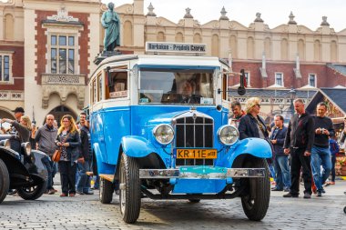 Krakow, Polonya - 15 Mayıs 2015: Klasik eski arabalar rallide vintage otomobil Krakow, Polonya