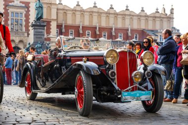 Krakow, Polonya - 15 Mayıs 2015: Zafer rallide vintage otomobil Krakow, Polonya