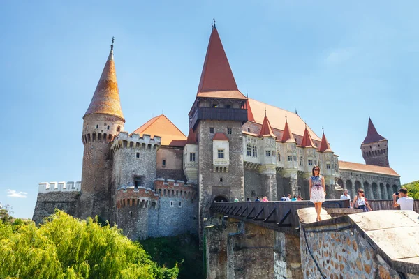 Hunedoara, Romania, 11 July, 2015: People visiting Corvin Castle in Hunedoara, Romania — Stock Photo, Image