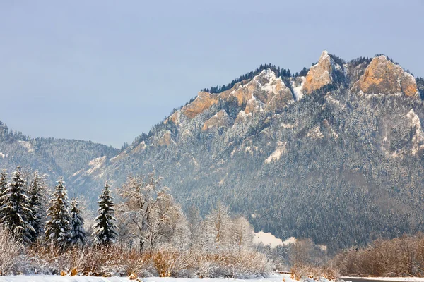 Paisagem de Inverno em Pieniny Mountains, Polônia — Fotografia de Stock