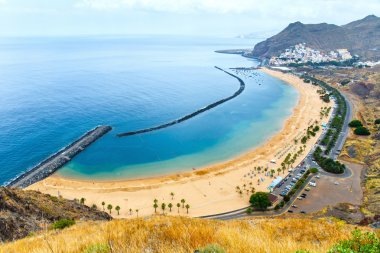 Ünlü plaj Playa de las Teresitas, Tenerife, Kanarya Adaları