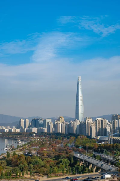 Paisaje otoñal del río Han en Seúl, Corea del Sur en 2020. — Foto de Stock