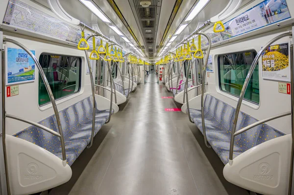 Seoul, South Korea-November 2020: Inside the Train at the Underground Seoul Subway Line 9. — Stock Photo, Image