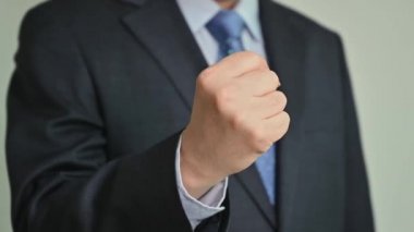 Asyalı orta yaşlı bir işadamının beyaz geçmişi ve hareketleri..