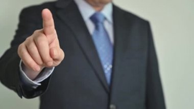 Patron emir veriyor ya da çalışanı kovuyor. Kızgın yönetici ya da yönetici