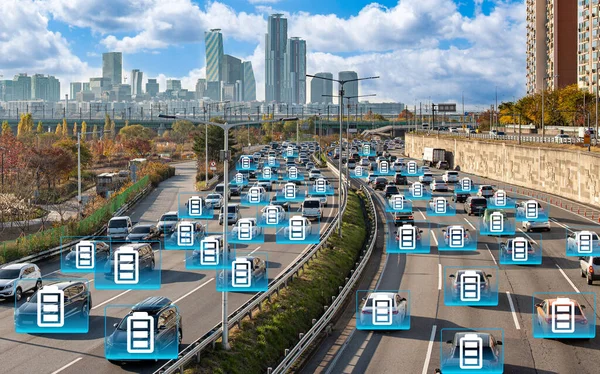 Yolda çalışan elektrikli araba konsepti