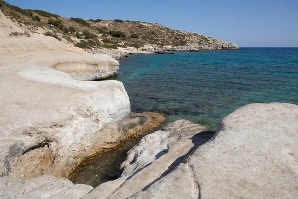 Kolymbia strand sziklás tengerpart, Rodosz, Görögország — Stock Fotó