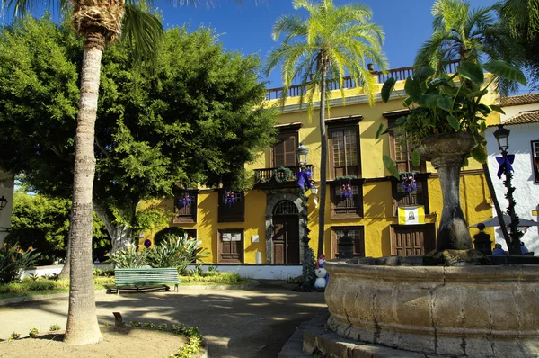 Typisch Canarische huizen in het dorp van Icod de los Vinos, Tenerife, Canarische eilanden, Spanje — Stockfoto