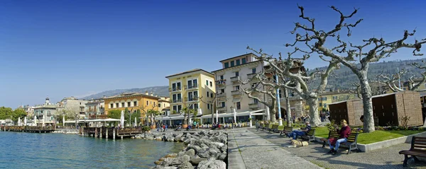 İnsanlar Castelletto di Brenzone, Lago di Garda, İtalya. — Stok fotoğraf