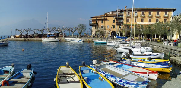 İnsanlar Castelletto di Brenzone, Lago di Garda, İtalya. — Stok fotoğraf