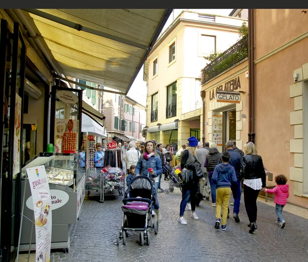 The ice cream parlol in Peschiera del Garda, Lago di Garda, Italy — Stock Photo, Image