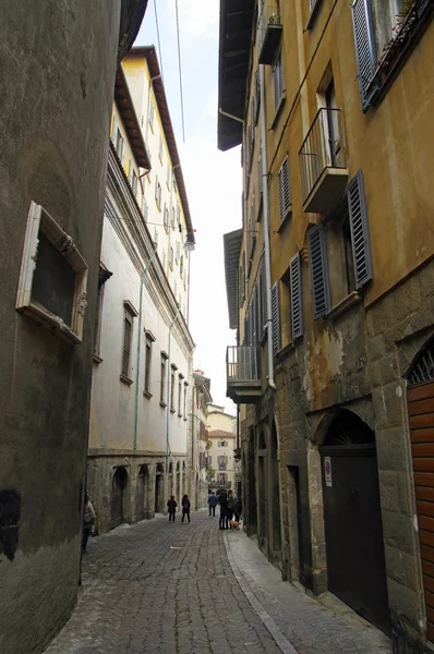 Visa gamla italienska staden bergamo. — Stockfoto