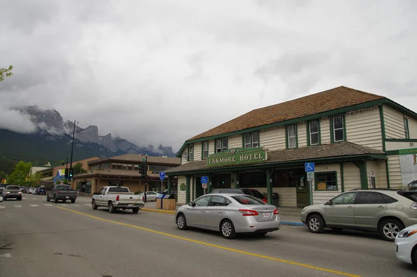 27. Mai 2016: Canmore ist eine der berühmtesten Städte mit kanadischen Rockies. Kanada — Stockfoto