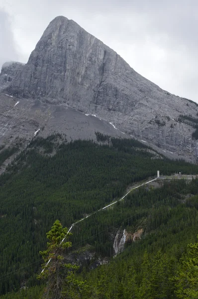 Το μονοπάτι του ψεκασμού Dorrien Smith στο Kananaskis, δυτικό Αλμπέρτα του Καναδά — Φωτογραφία Αρχείου