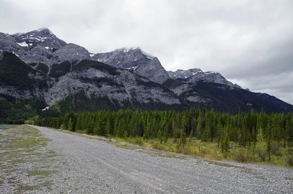 Le sentier Smith Dorrien Spray à Kananaskis, Ouest de l'Alberta Canada — Photo