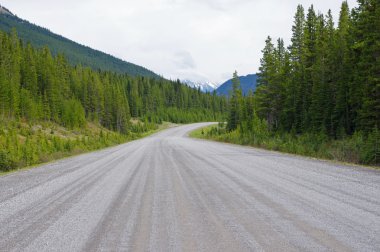 Smith Dorrien sprey iz KANANASKIS, Western Alberta Kanada içinde bir gölde
