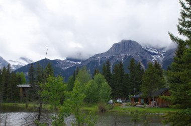 27 Mayıs 2016: Canmore Kanada Rocky Dağları ile en ünlü şehir biridir. Kanada