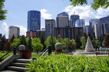 Calgary, Kanada - 26 Mayıs: park Calgary, Alberta Kanada 26 Mayıs 2016 üzerinde alınan Downtown Modern görünüm.