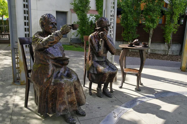 Die berühmte fünf statue alias "frauen sind personen" denkmal, calgary, alberta, canada — Stockfoto